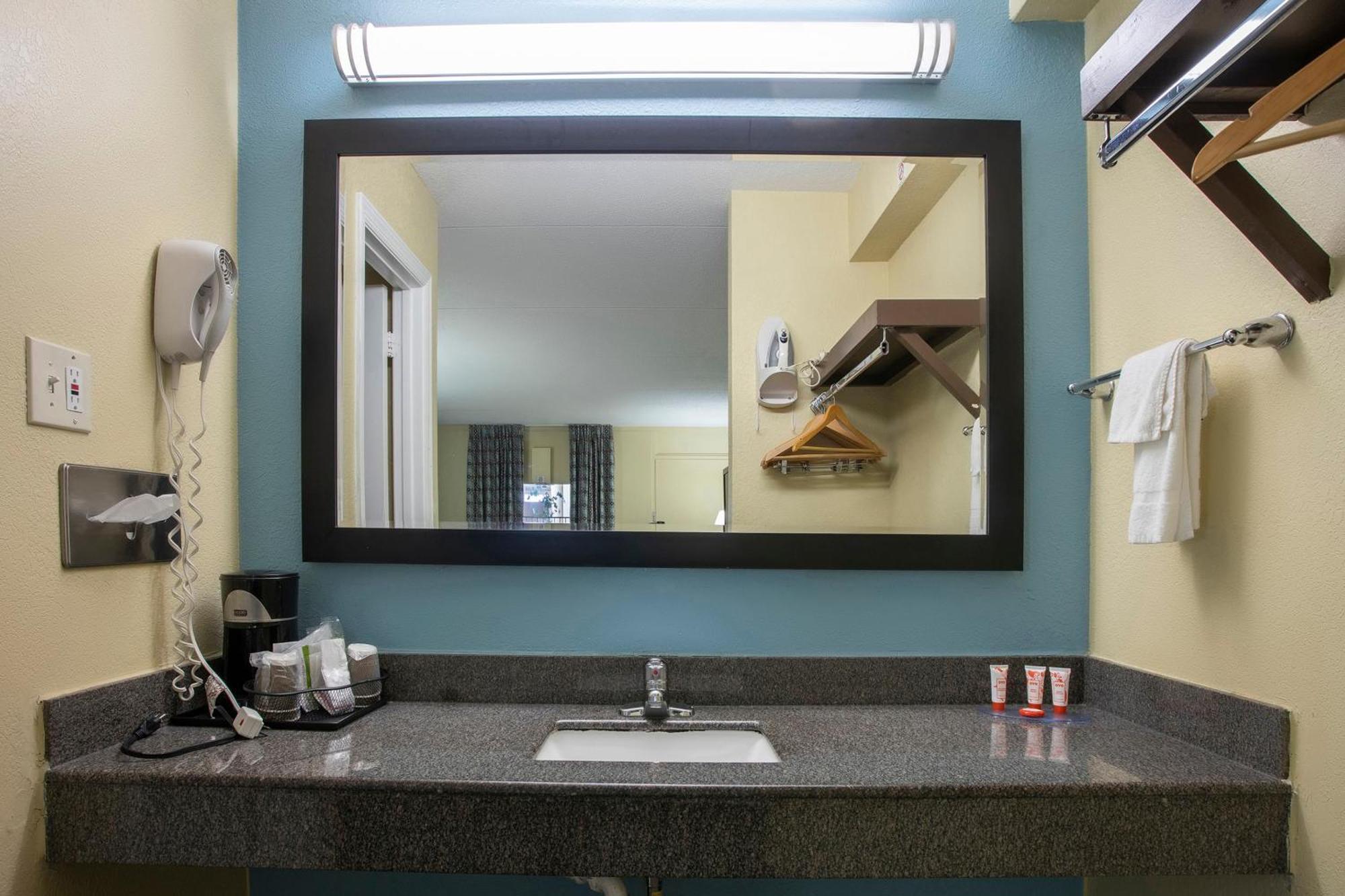 Oyo Hotel Knoxville Tn Cedar Bluff I-40 Zewnętrze zdjęcie