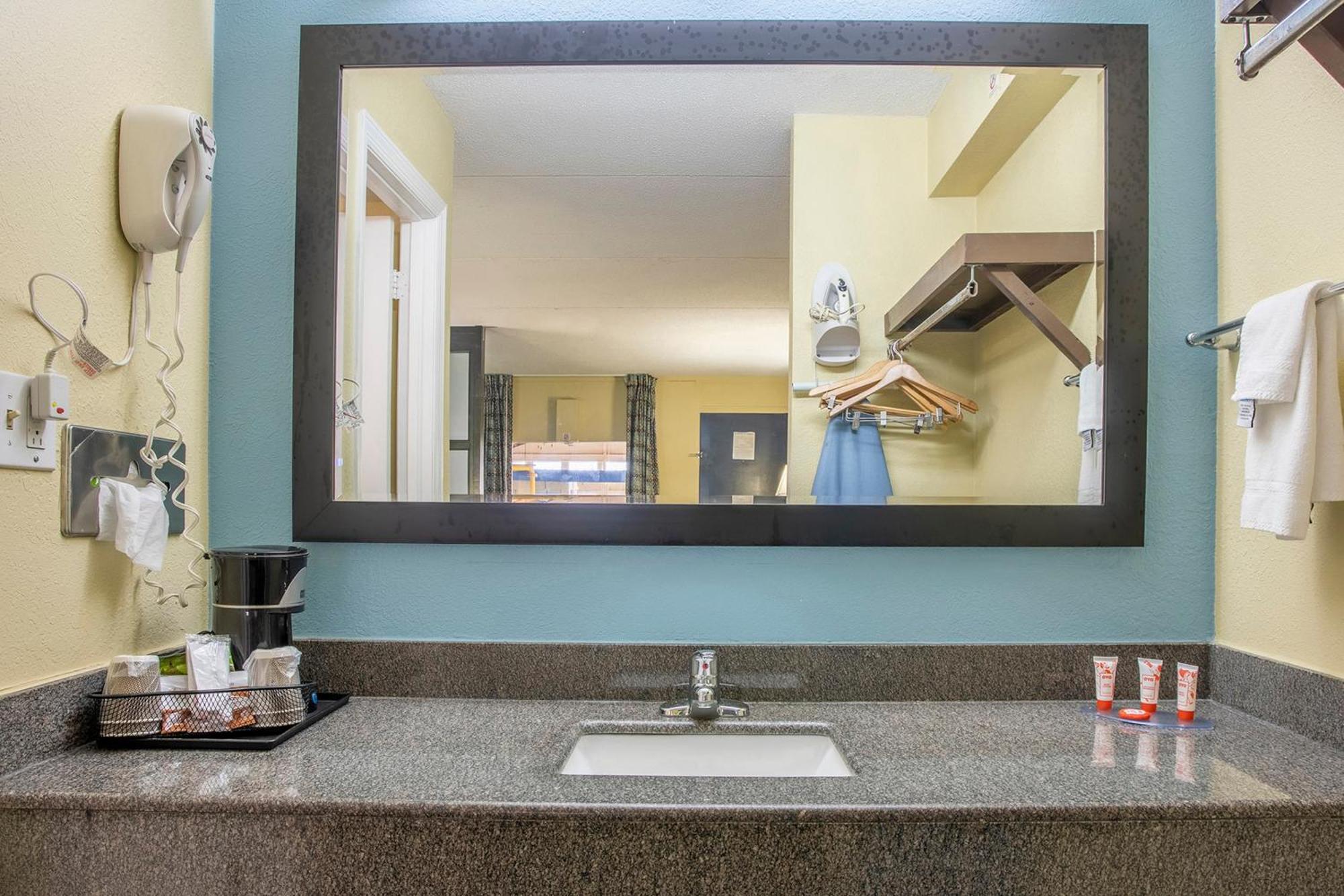 Oyo Hotel Knoxville Tn Cedar Bluff I-40 Zewnętrze zdjęcie